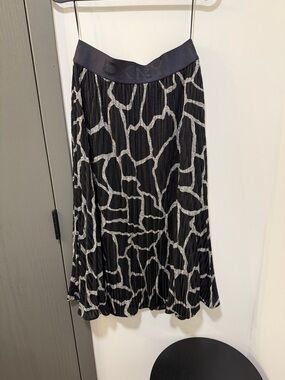 DKNY Black and White Abstract Pleated Midi Skirt